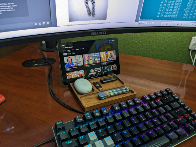 Alldocube iPlay Mini 50 at my desk