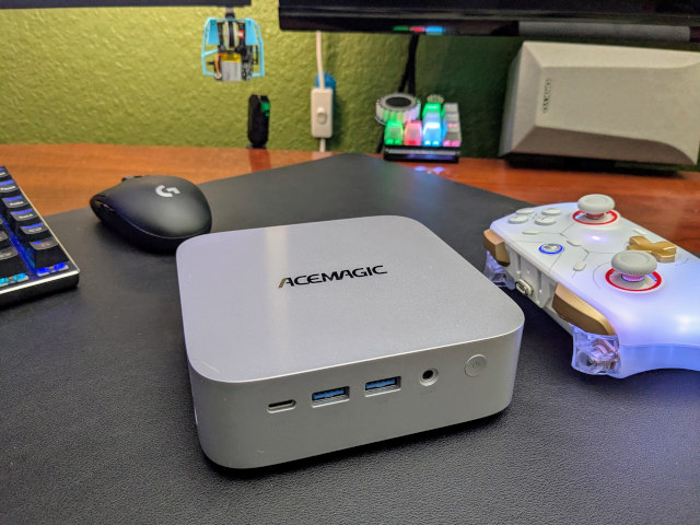 Bazzite Acemagician M1 Ryzen 6800H Gaming Mini PC with the GameSir Cyclone 2