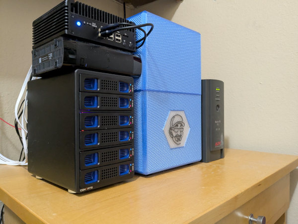 Cenmate 6-bay USB SATA Enclosure in its home