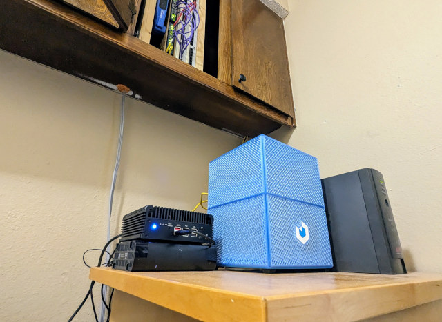 My Proxmox N100 Mini PC, Brian Moses's Makerunit NAS Case, and my UPS