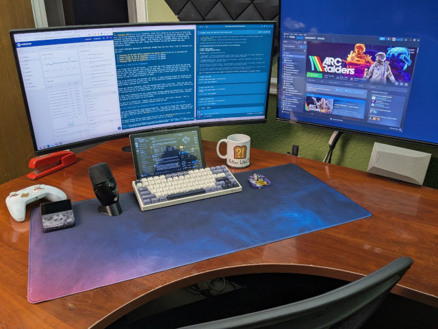 My desk setup with the Royal Kludge C84 HE Keyboard